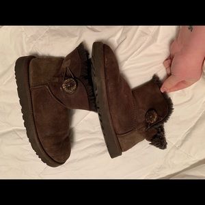 Size 7 uggs